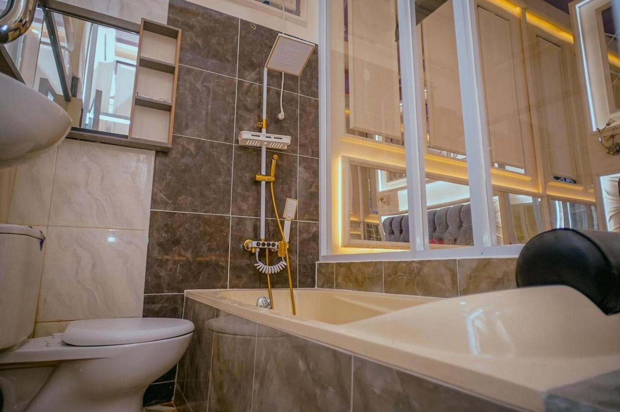 The One Hotel Gorontalo Mitra Reddoorz Telaga Экстерьер фото