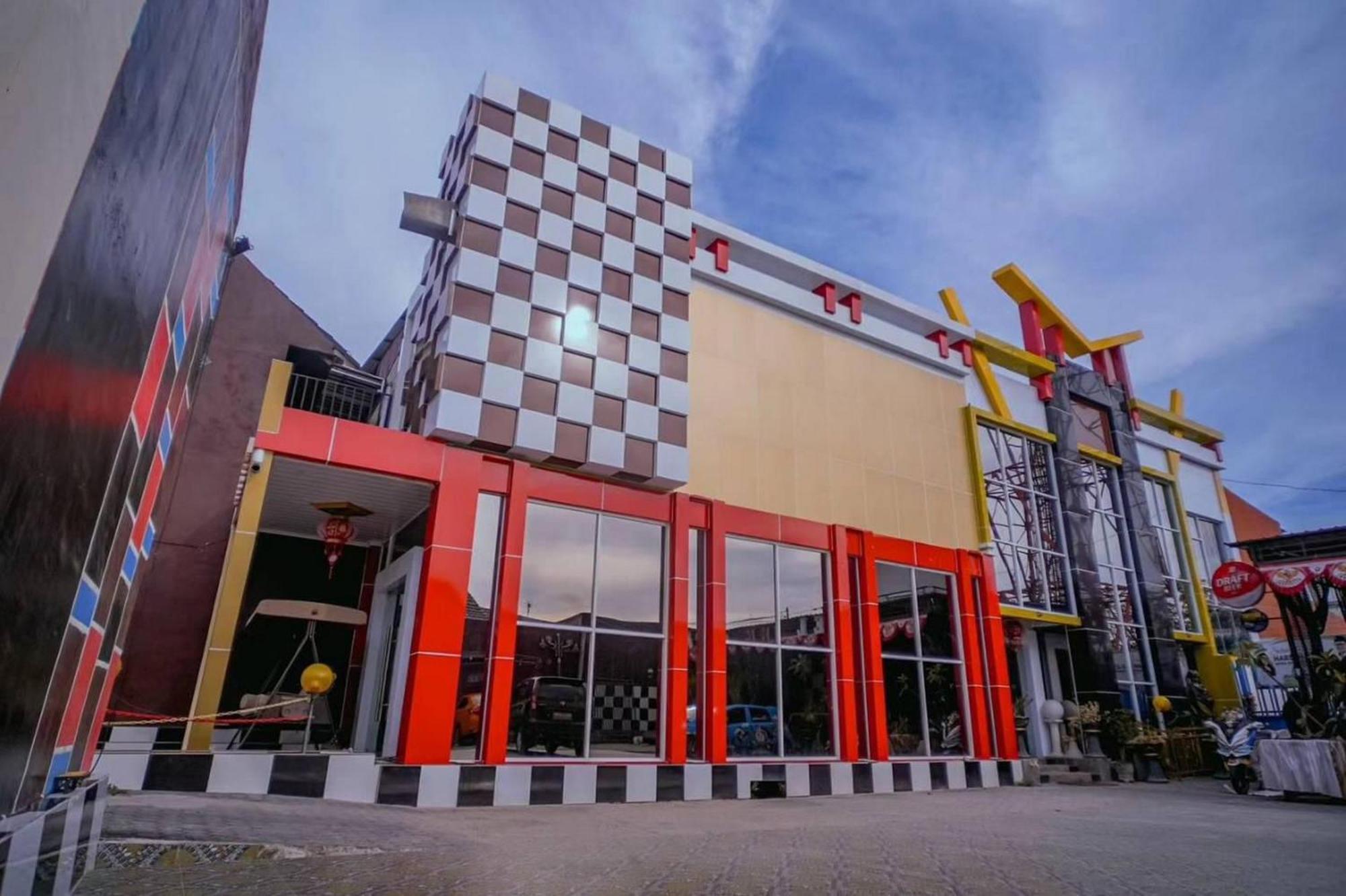 The One Hotel Gorontalo Mitra Reddoorz Telaga Экстерьер фото